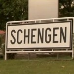 Указатель въезда в деревню Шенген Указатель въезда в деревню Шенген